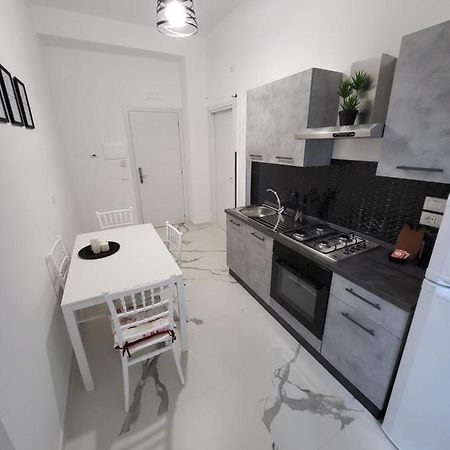 Newlife 815 Holiday Home Black 메르카토 산 세베리노 외부 사진