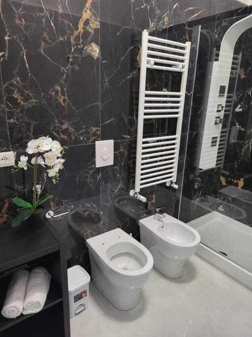 Newlife 815 Holiday Home Black 메르카토 산 세베리노 외부 사진